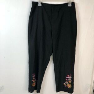 BRIGGS New York Women’s Floral Embroidered On Legs Black Capris. Size 12